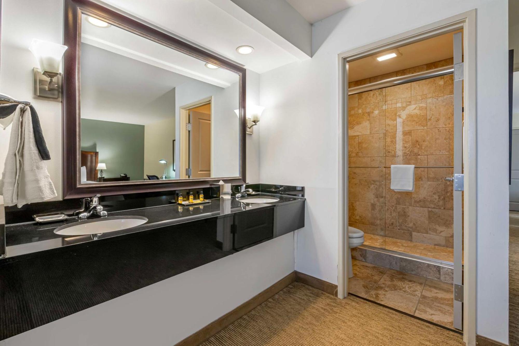 Western Inntowner Hotel 3*